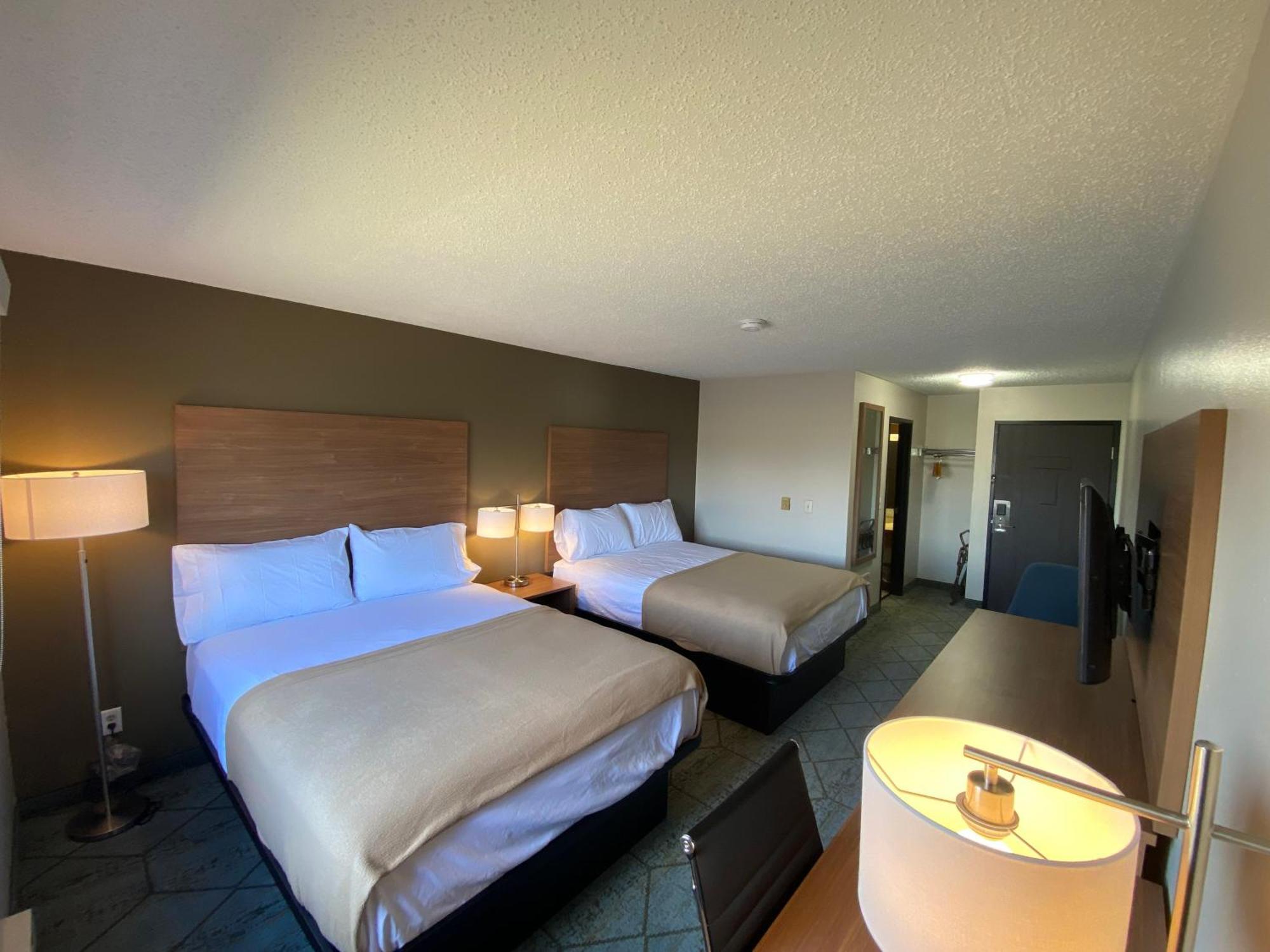 ซูเปอร์ 8 บาย วินด์แฮม ออชคอช แอร์พอร์ต Hotel ภายนอก รูปภาพ